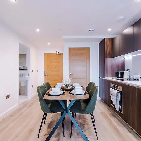 1br, Free Wi-fi, Modern Stay, Richmond Hill شقة