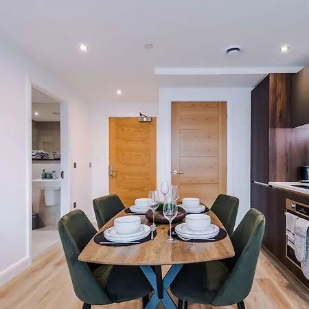 1br, Free Wi-fi, Modern Stay, Richmond Hill * ليدز