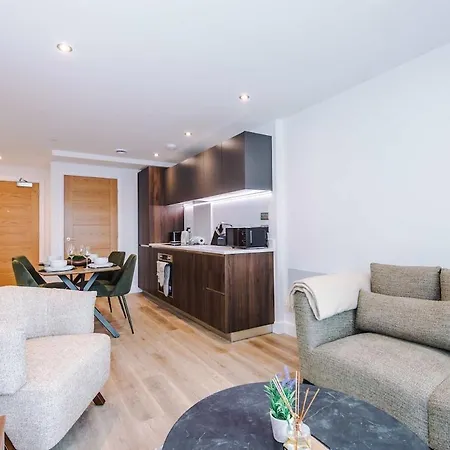 1br, Free Wi-fi, Modern Stay, Richmond Hill شقة