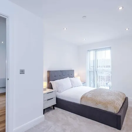 1br, Free Wi-fi, Modern Stay, Richmond Hill شقة